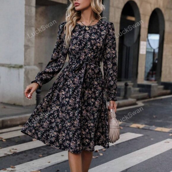 NWT SHEIN Ditsy Floral Print Flare Sleeve Belted Dress Size M - Picture 1 of 11